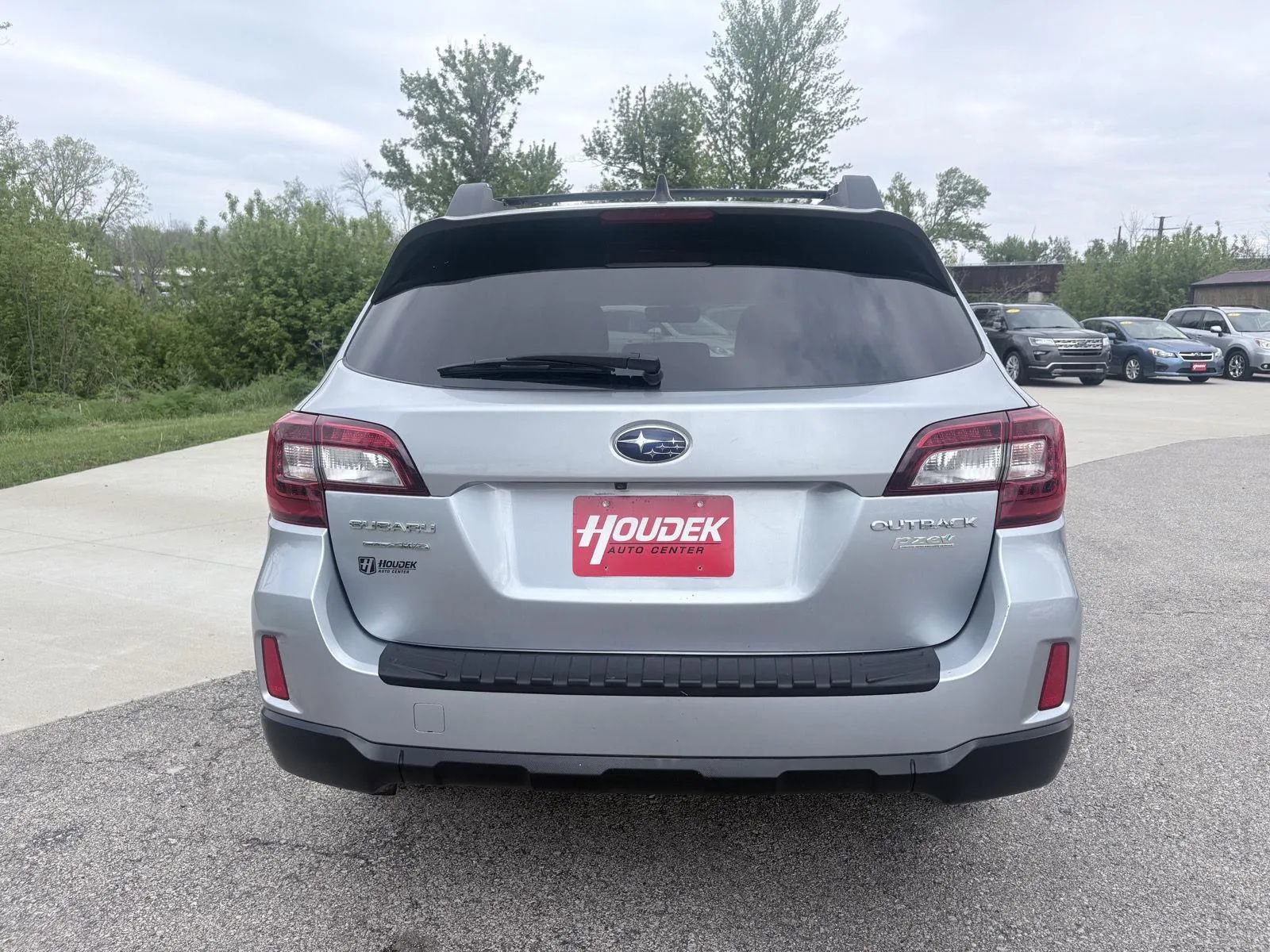 Used 2017 Subaru Outback 2.5i Premium AWD/4WD image 5