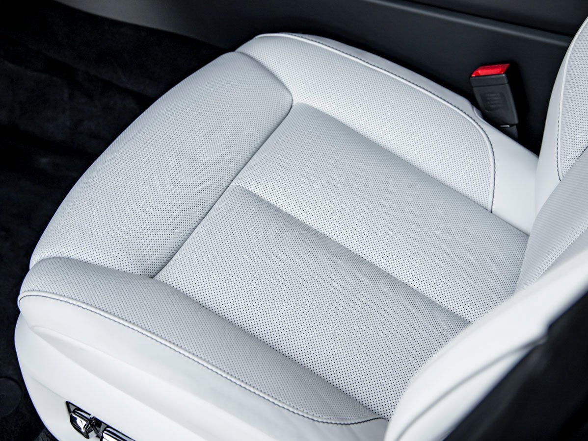 Used 2024 Rolls-Royce Cullinan Black Badge w/ Driver's Package image 24