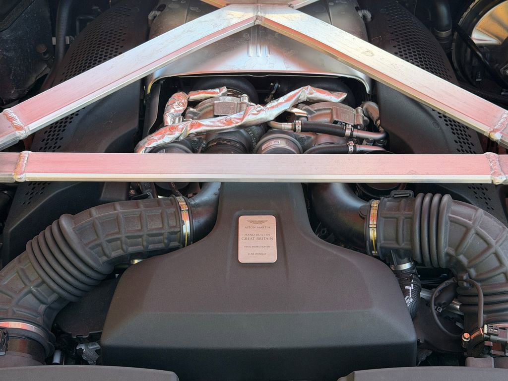 Used 2023 Aston Martin V8 Vantage Roadster RWD image 20