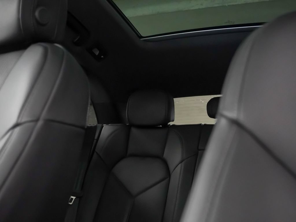 Certified 2026 Porsche Macan AWD/4WD image 27