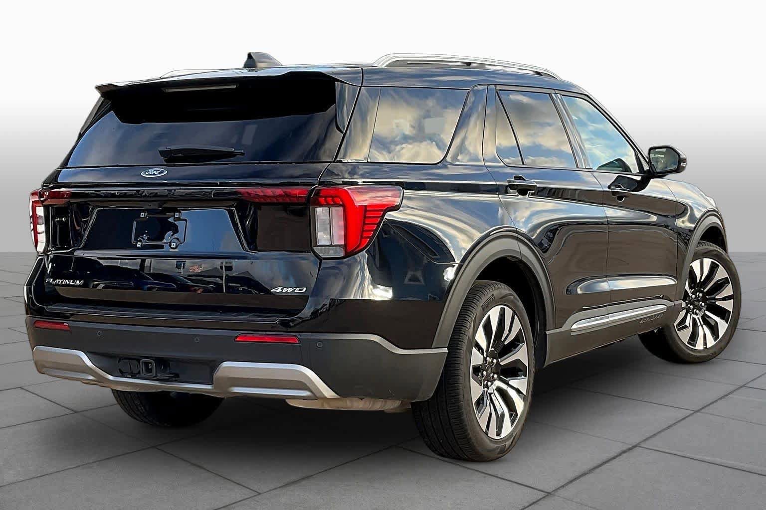 Used 2025 Ford Explorer Platinum w/ LUX Leather Package AWD/4WD image 18