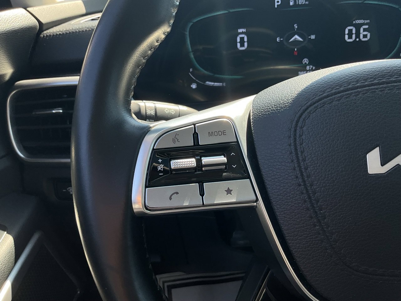 Used 2025 Kia Telluride S FWD image 40