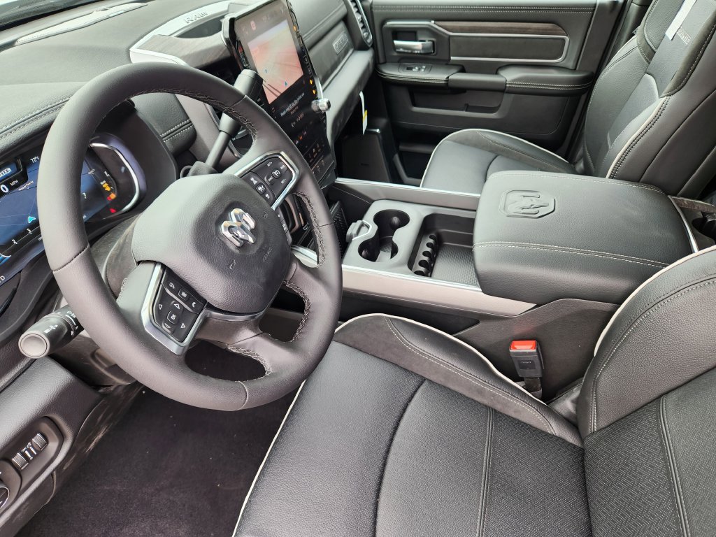 New 2026 RAM 2500 Laramie AWD/4WD image 7
