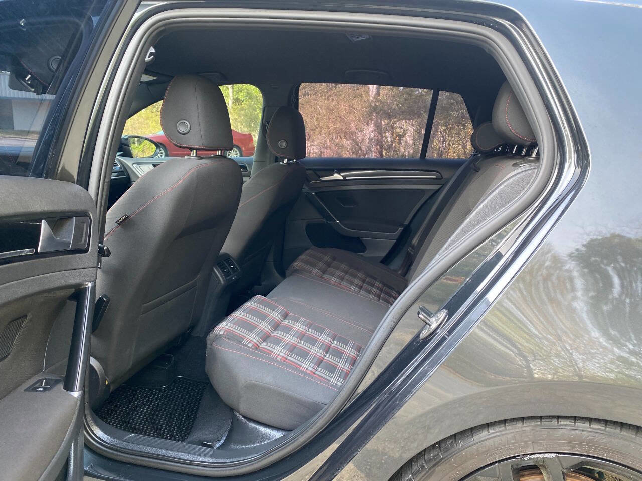 Used 2017 Volkswagen GTI Sport image 41