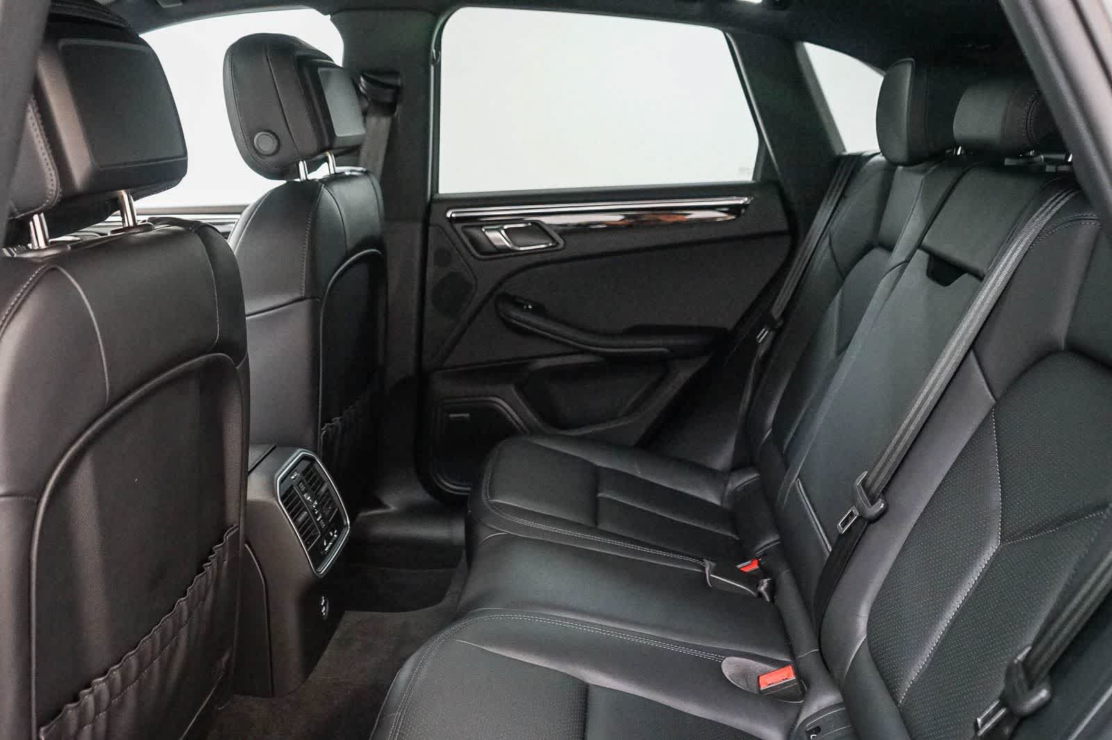 Certified 2026 Porsche Macan AWD/4WD image 24