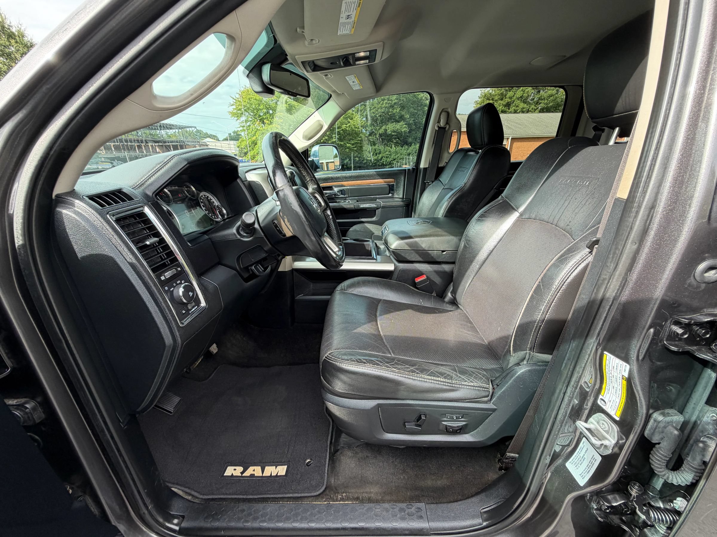Used 2015 RAM 3500 Laramie AWD/4WD image 15