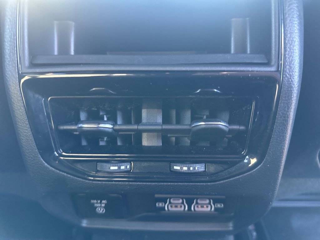 Used 2023 Jeep Grand Cherokee Altitude image 16