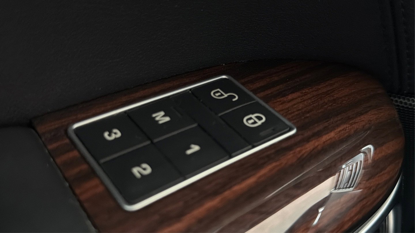 Used 2016 Land Rover Range Rover HSE image 47