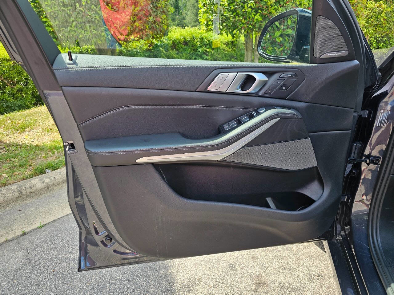 Used 2021 BMW X7 xDrive40i w/ Premium Package image 10