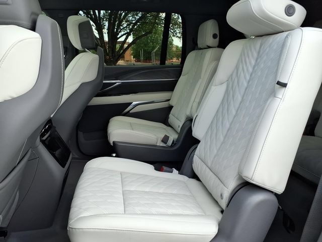 New 2026 Cadillac Escalade IQL Sport 1 w/ LPO, ONYX Package AWD/4WD image 8