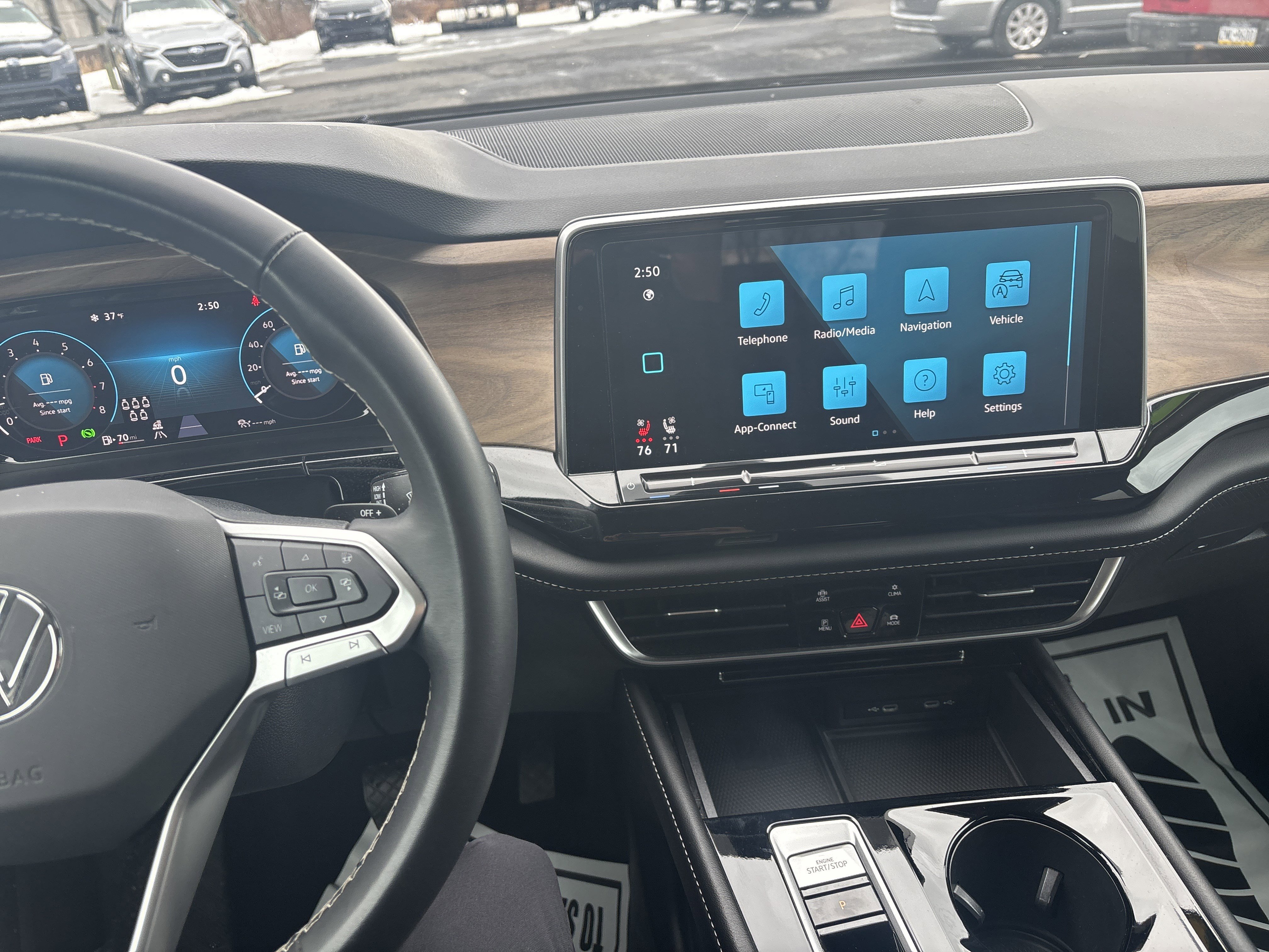 Used 2024 Volkswagen Atlas SE image 23