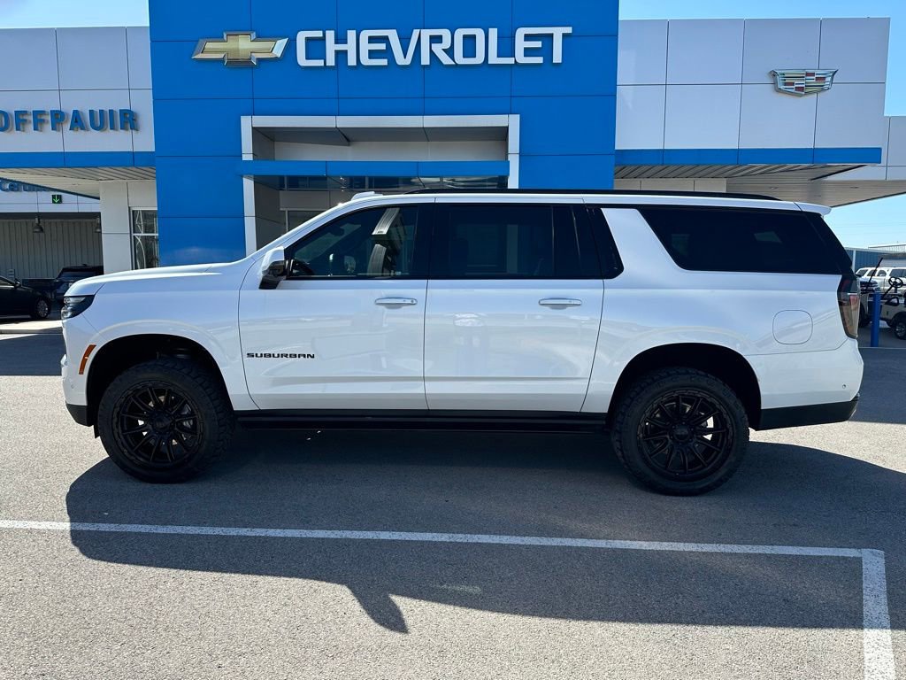 Used 2025 Chevrolet Suburban High Country AWD/4WD image 2