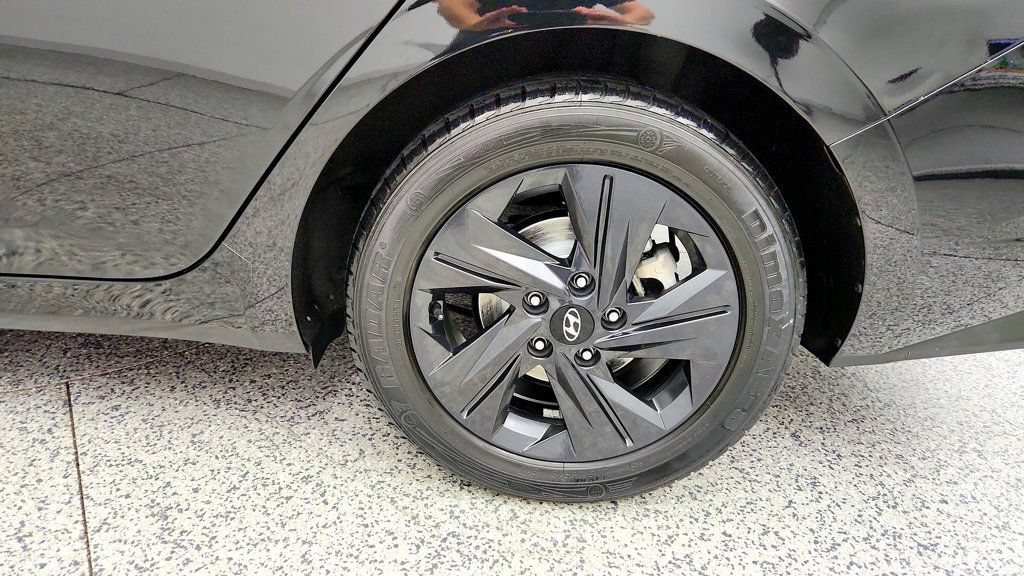 Used 2022 Hyundai Elantra SEL w/ Cargo Package FWD image 9