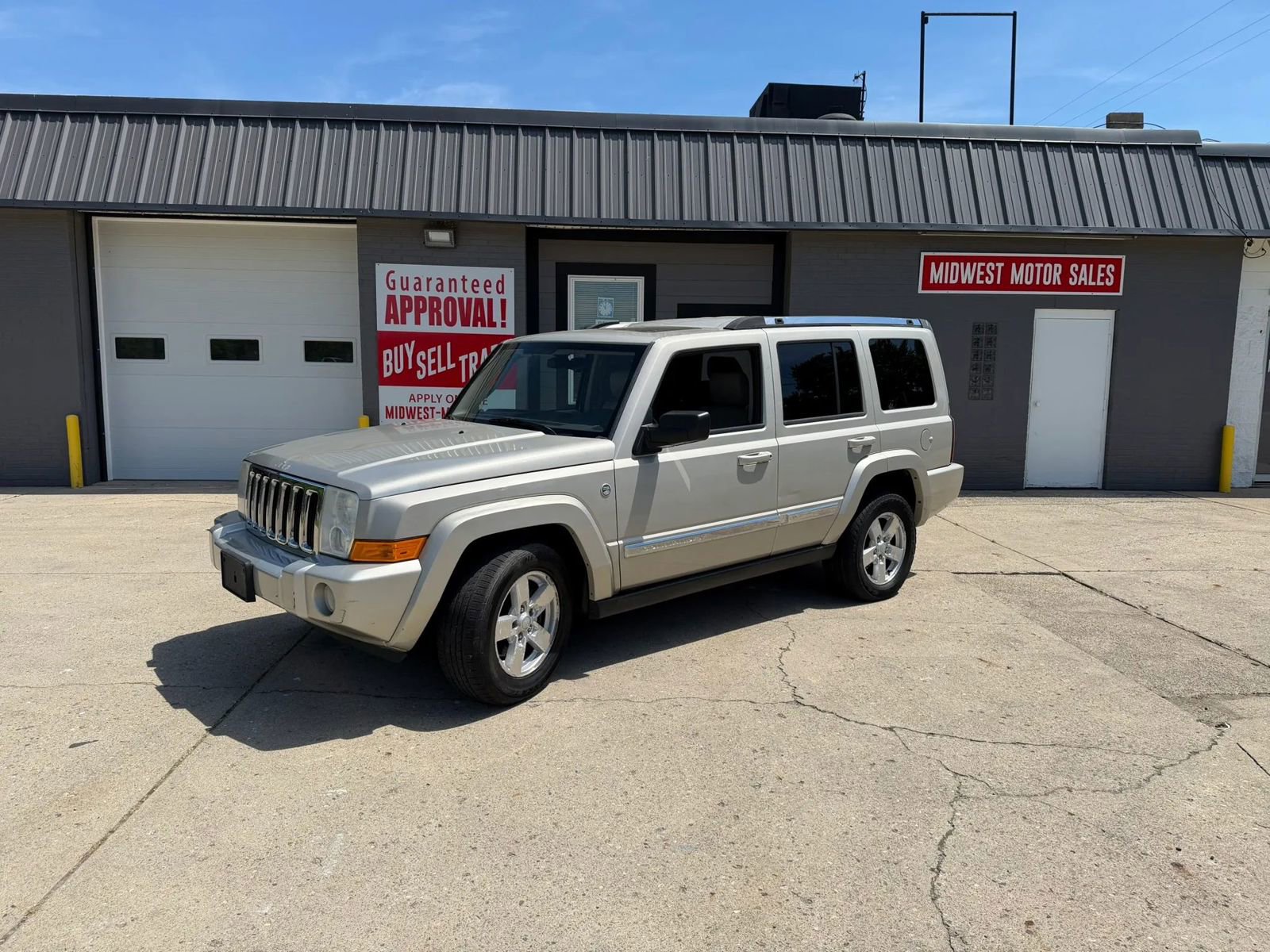 Used 2007 Jeep Commander Limited w/ Trailer Tow Group IV AWD/4WD image 2