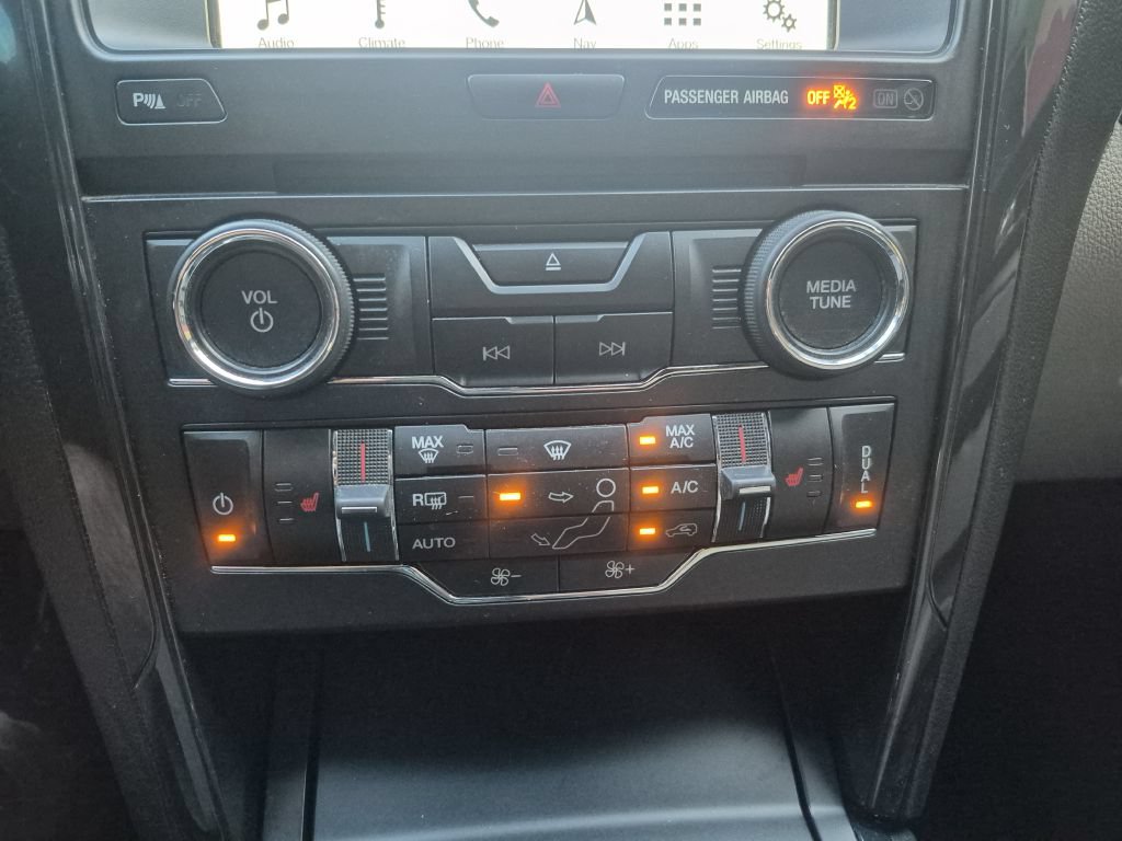 Used 2018 Ford Explorer XLT w/ Equipment Group 202A FWD image 27