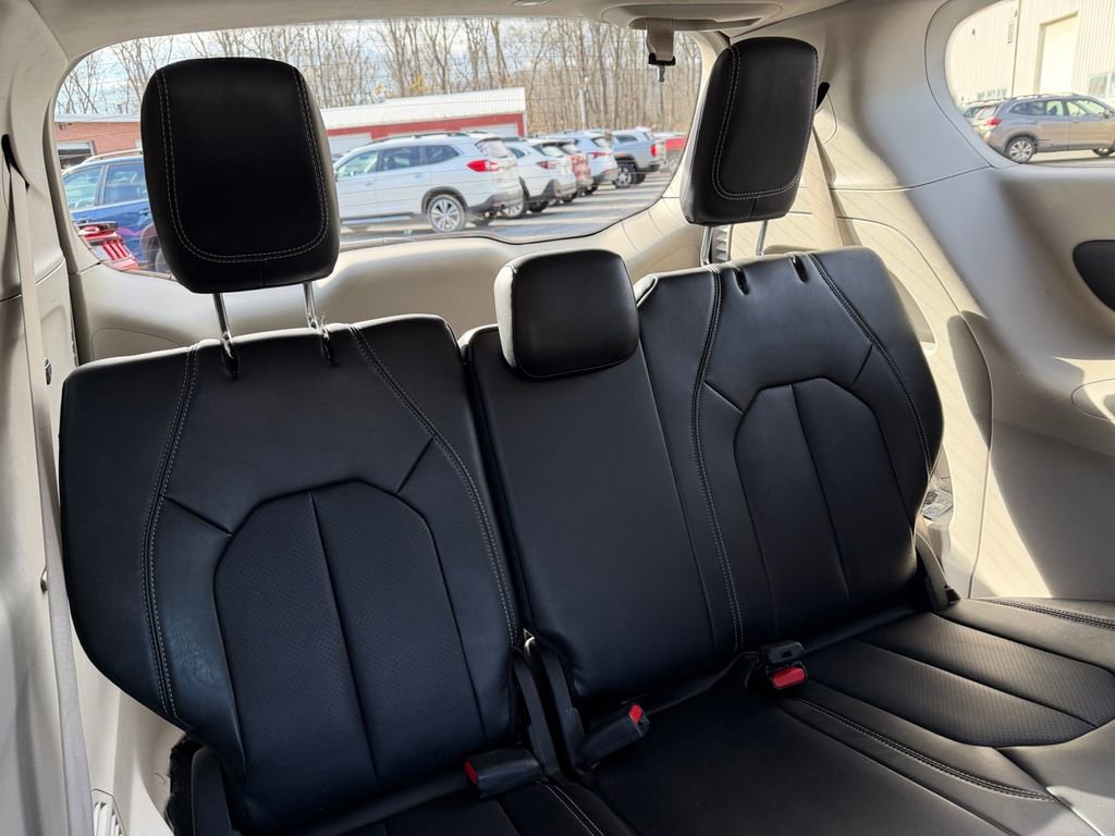 Used 2024 Chrysler Pacifica Touring-L image 24
