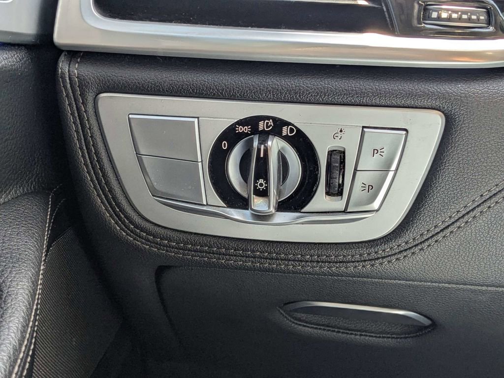 Used 2020 BMW 740i w/ Cold Weather Package RWD image 19