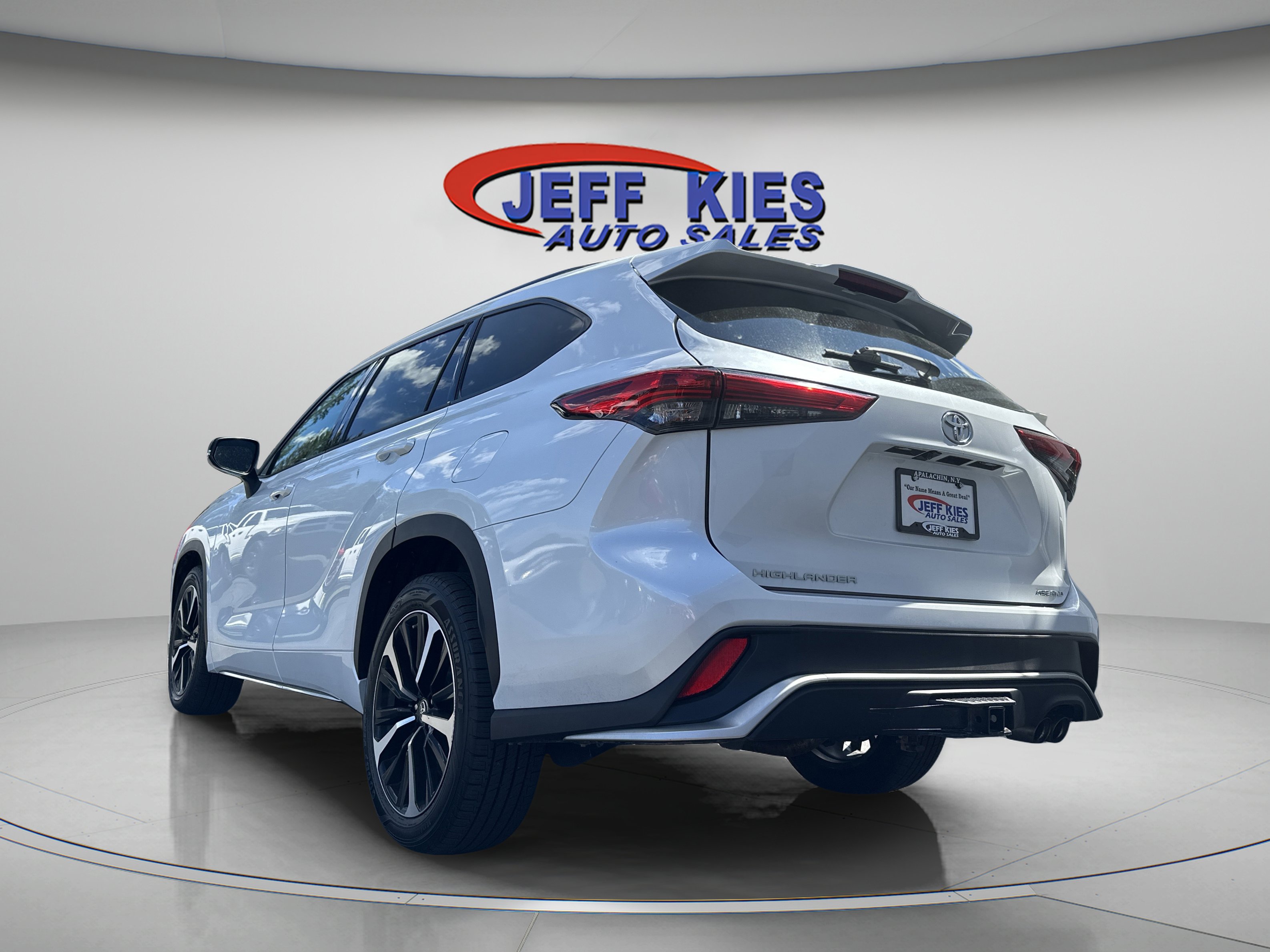 Used 2022 Toyota Highlander XSE image 5