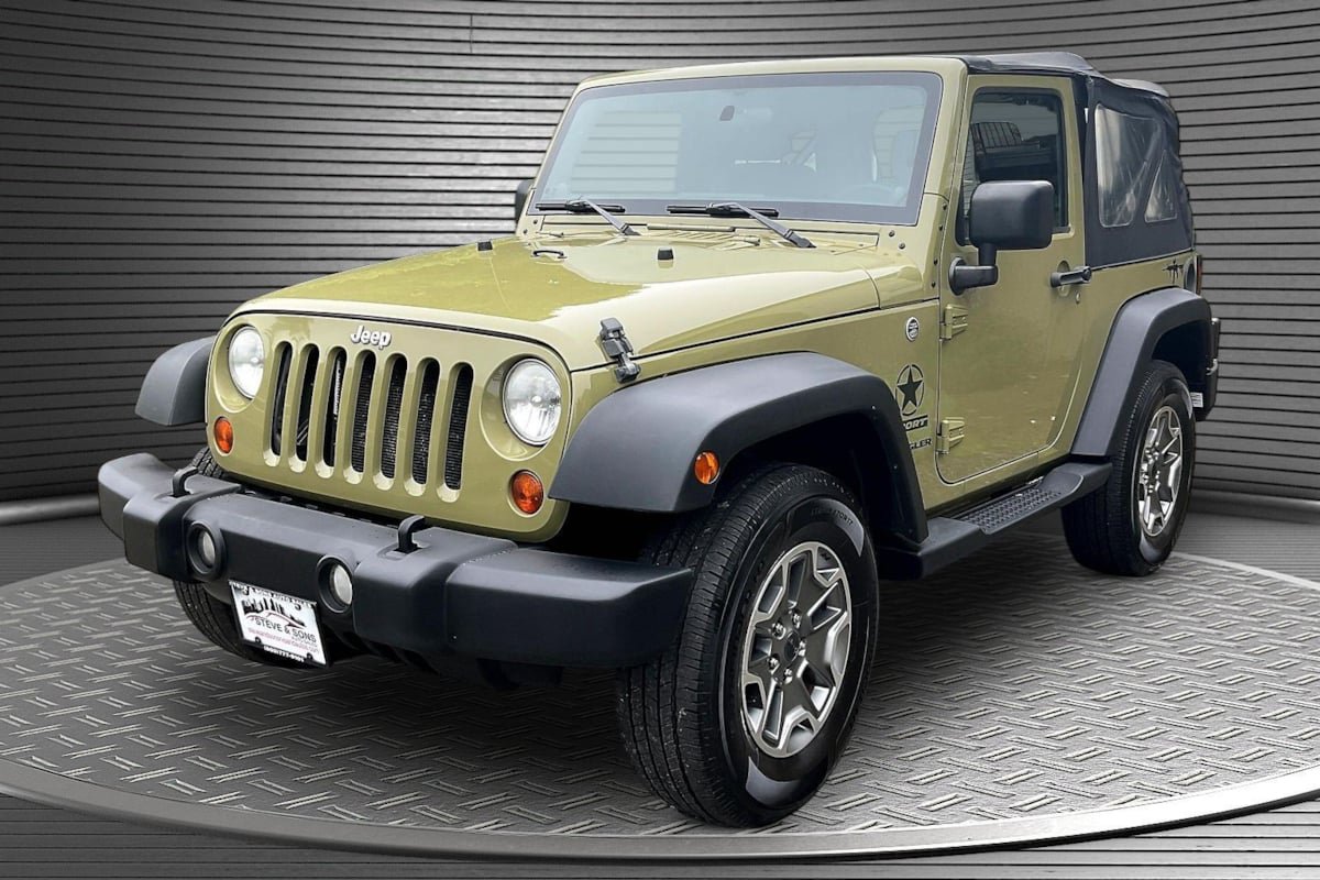 Used 2013 Jeep Wrangler Sport AWD/4WD image 3
