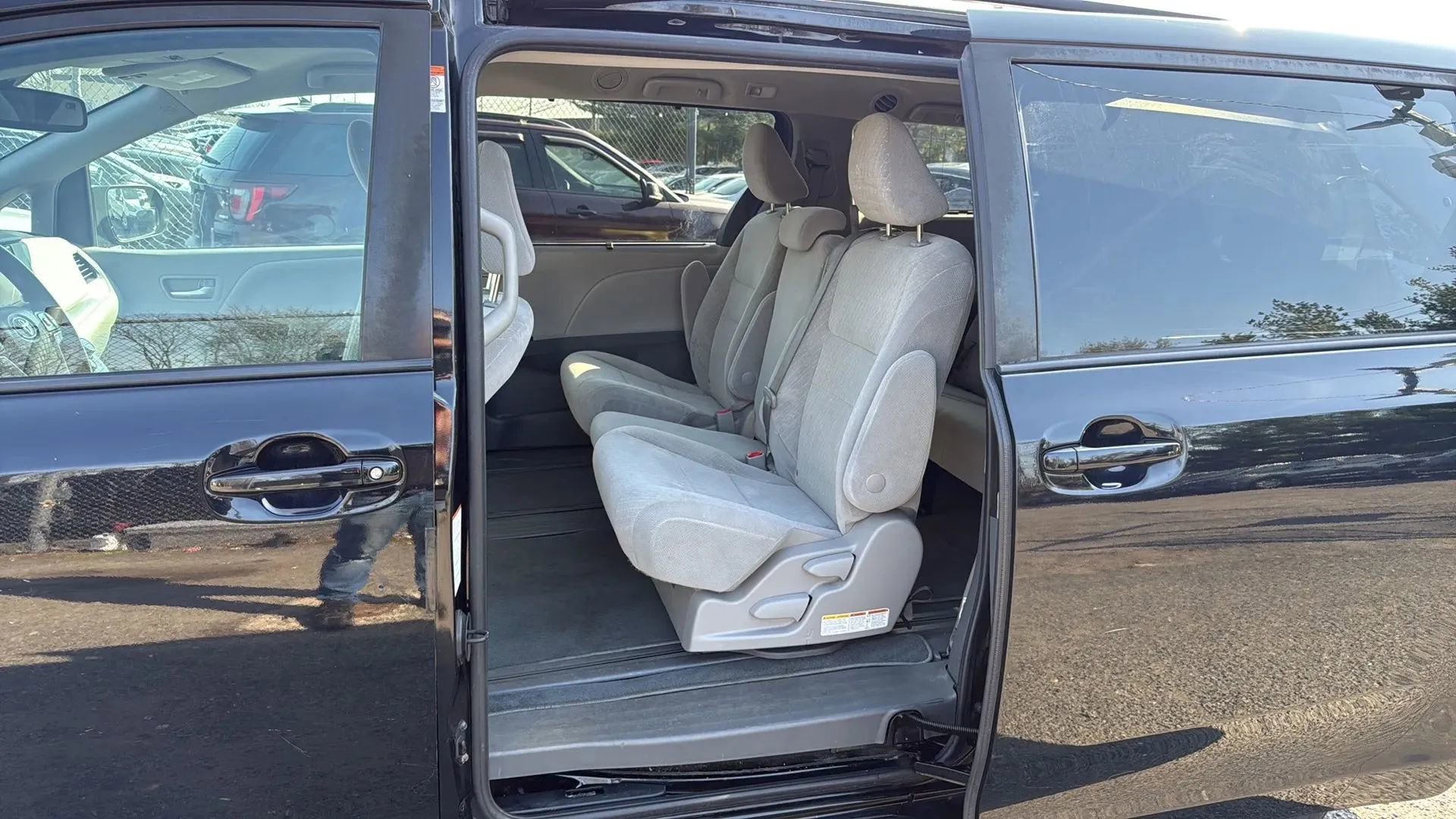 Used 2020 Toyota Sienna LE FWD image 28