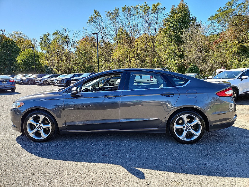 Used 2015 Ford Fusion SE FWD image 4