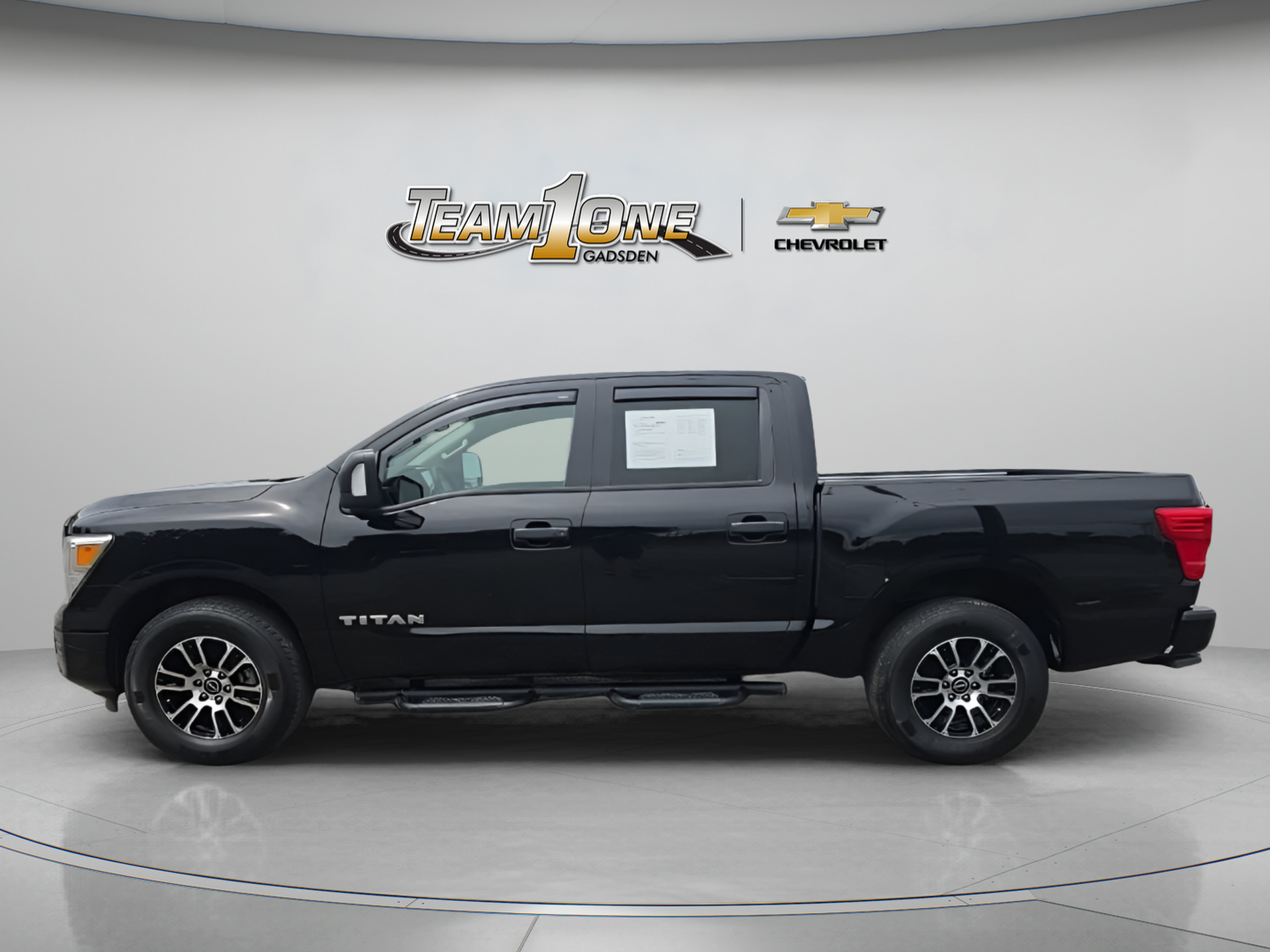 Used 2024 Nissan Titan SV w/ SV Convenience Package AWD/4WD image 5