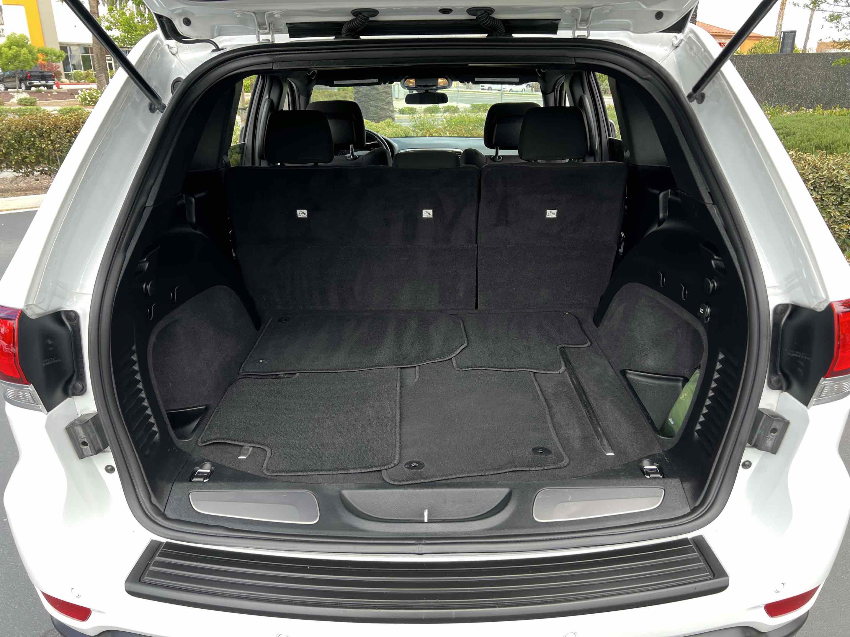 Used 2020 Jeep Grand Cherokee Laredo image 63