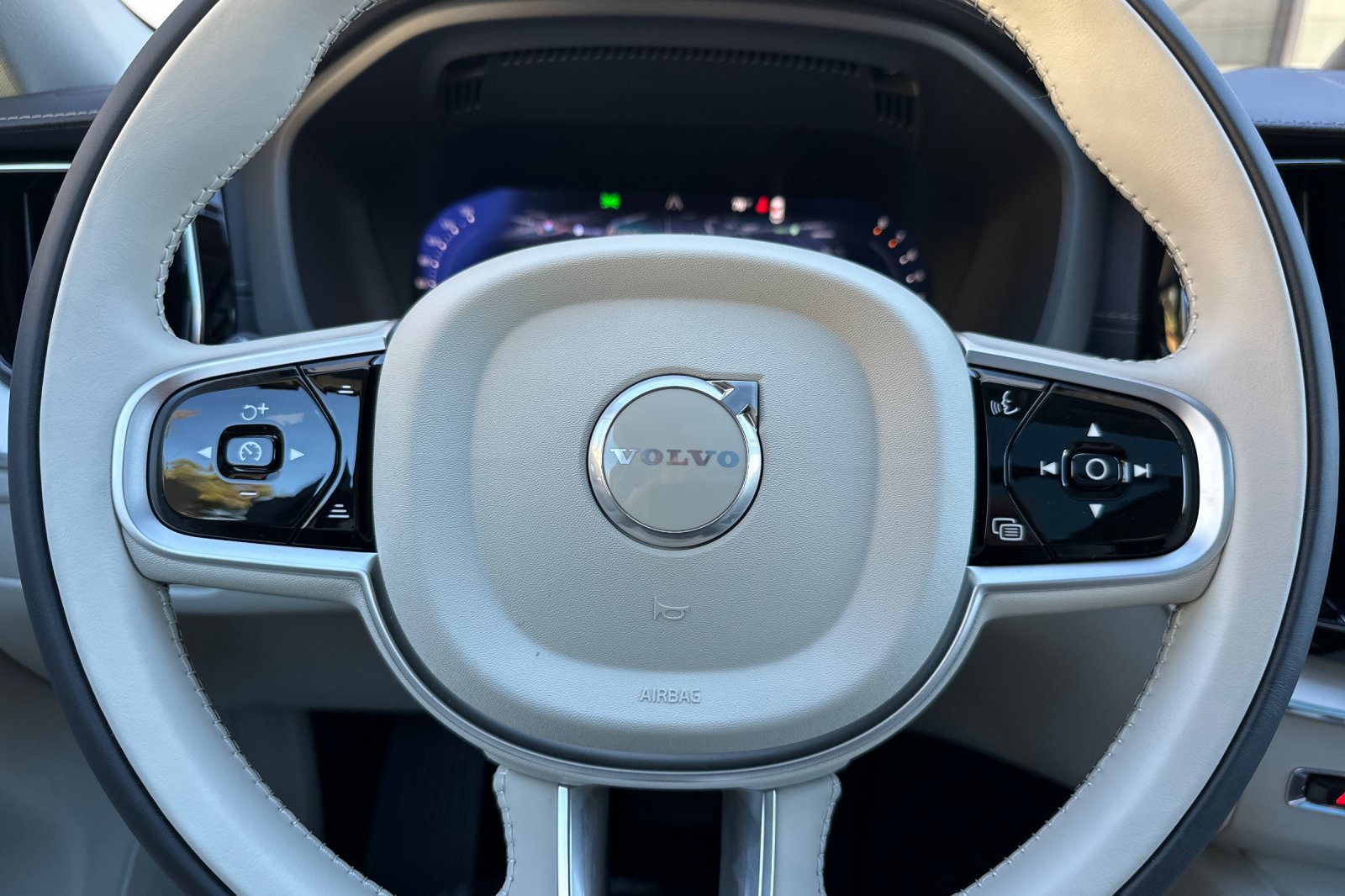 New 2026 Volvo XC60 B5 Ultra image 21