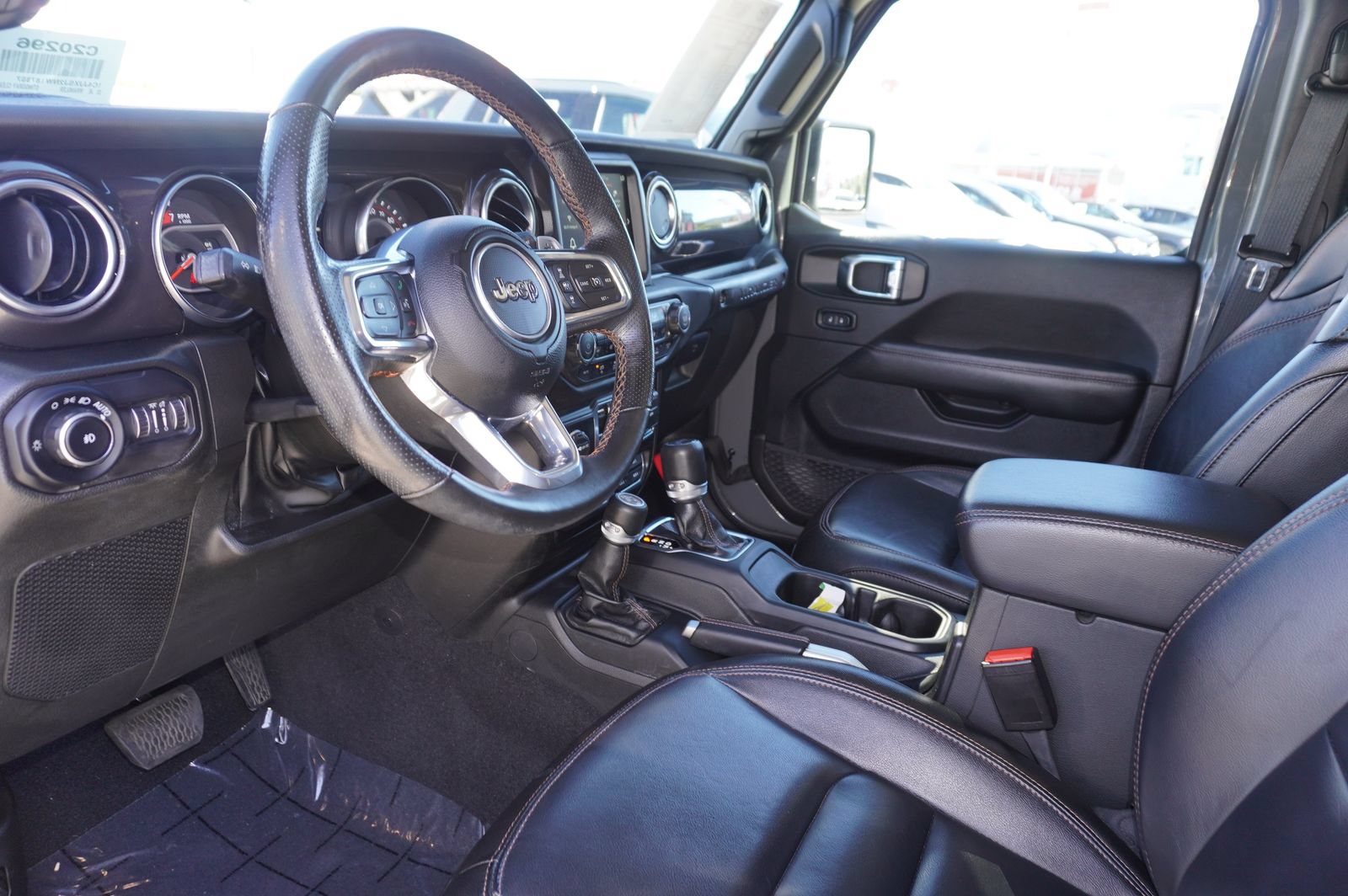 Used 2022 Jeep Wrangler Unlimited Rubicon w/ Xtreme Recon 35" Tire Package AWD/4WD image 11