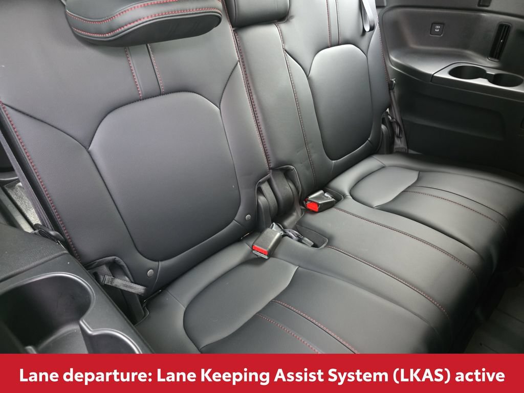 Used 2025 Honda Pilot Black Edition image 17