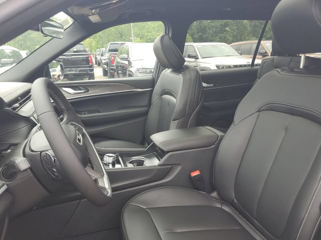 New 2026 Jeep Grand Cherokee L Limited w/ Limited Altitude Package AWD/4WD image 19
