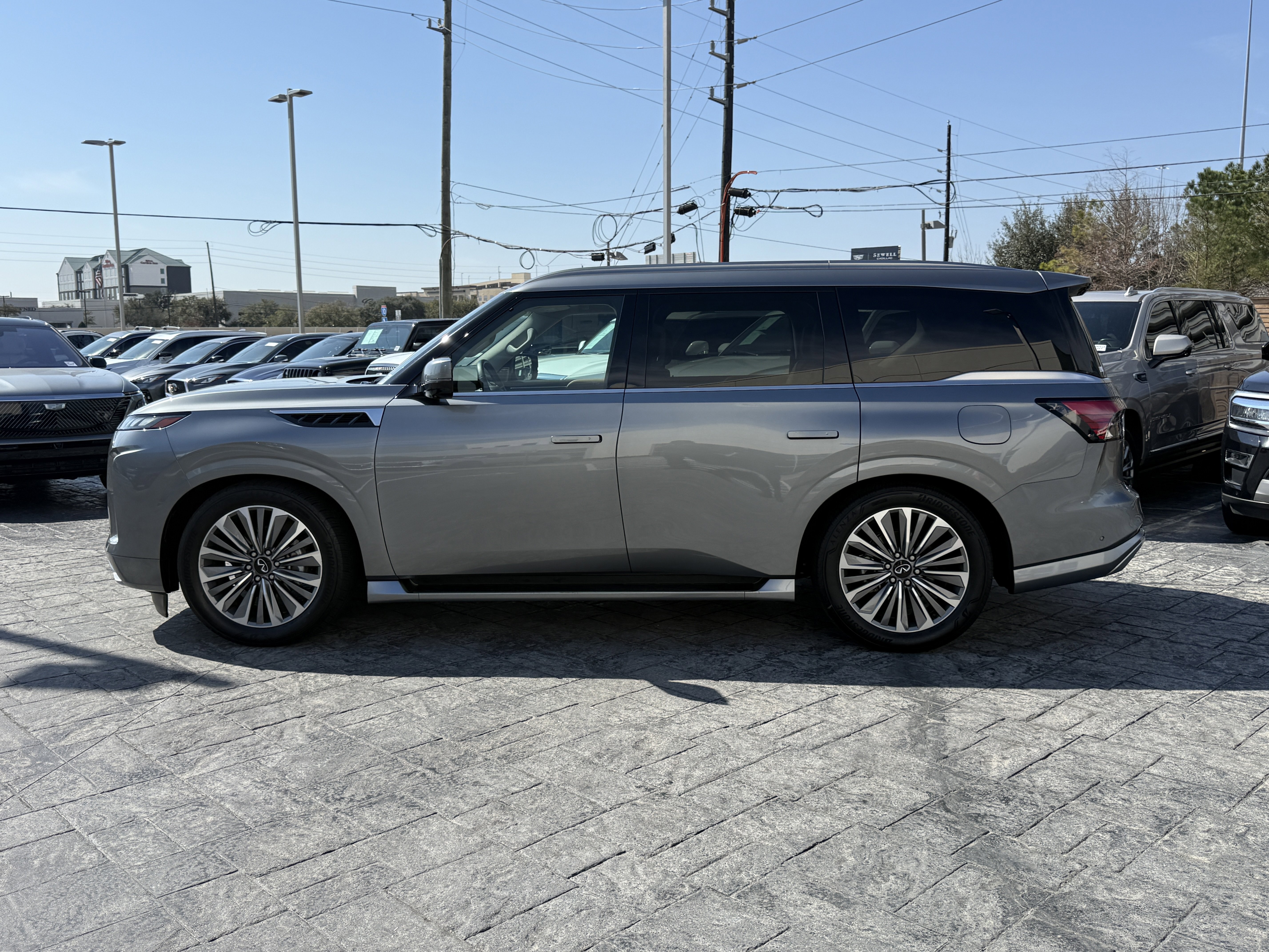 Certified 2025 INFINITI QX80 Sensory image 4