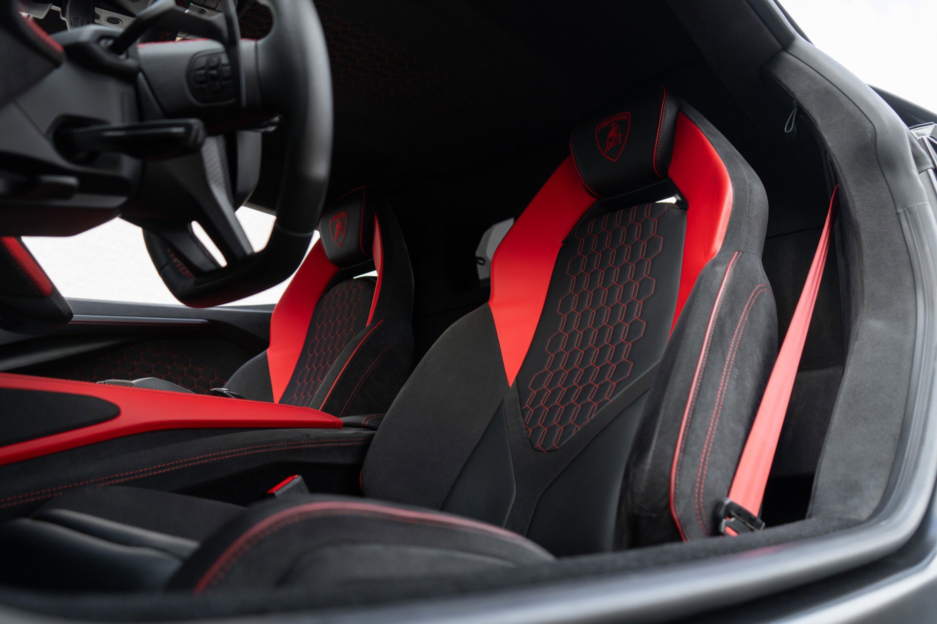 Used 2024 Lamborghini Revuelto image 27