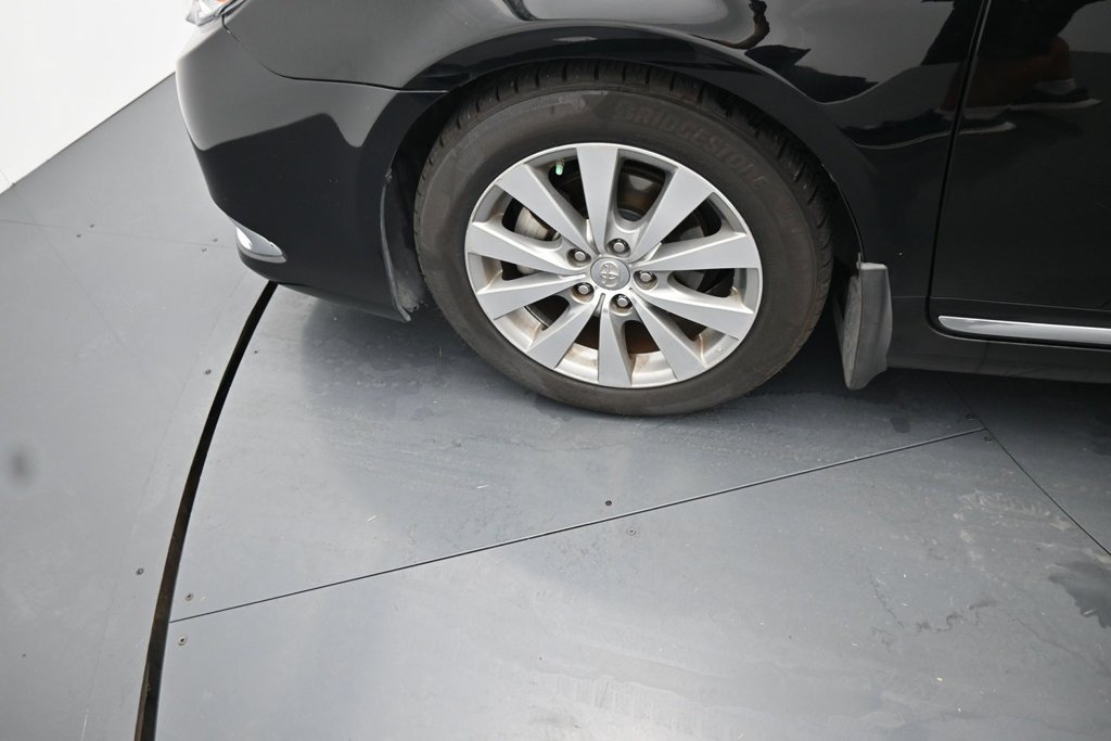 Used 2011 Toyota Avalon Limited FWD image 16