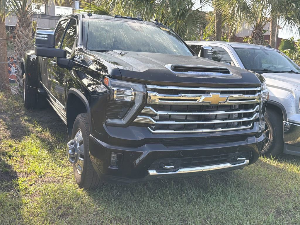 Used 2024 Chevrolet Silverado 3500 High Country w/ High Country Premium Package AWD/4WD image 1