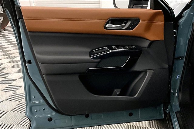 New 2026 Nissan Pathfinder Platinum image 31