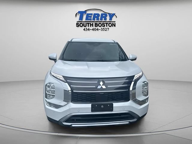 Used 2025 Mitsubishi Outlander SE FWD image 2
