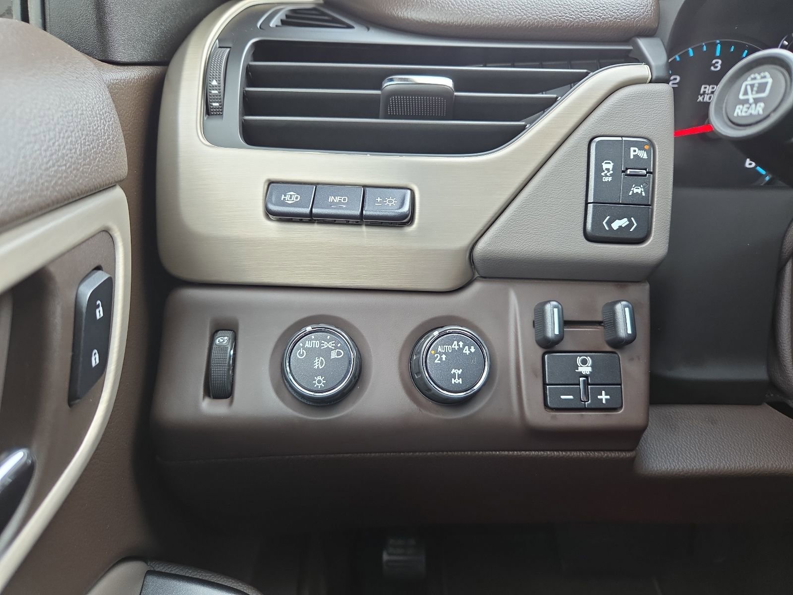 Used 2017 GMC Yukon Denali image 20