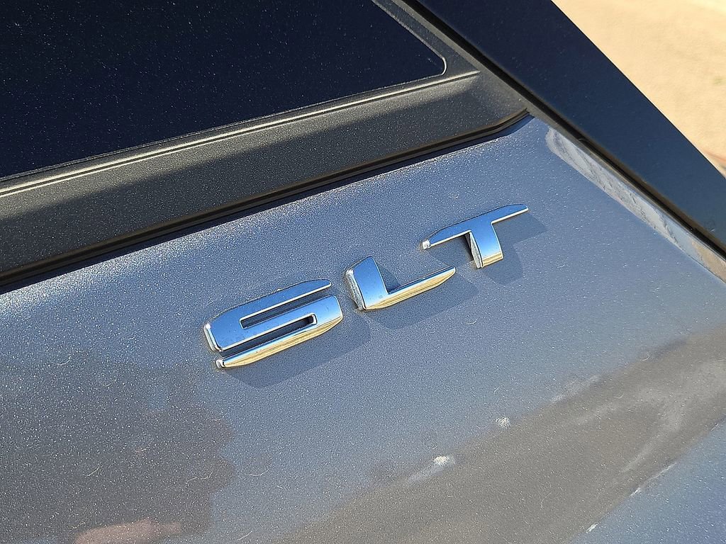 Used 2024 GMC Terrain SLT image 11
