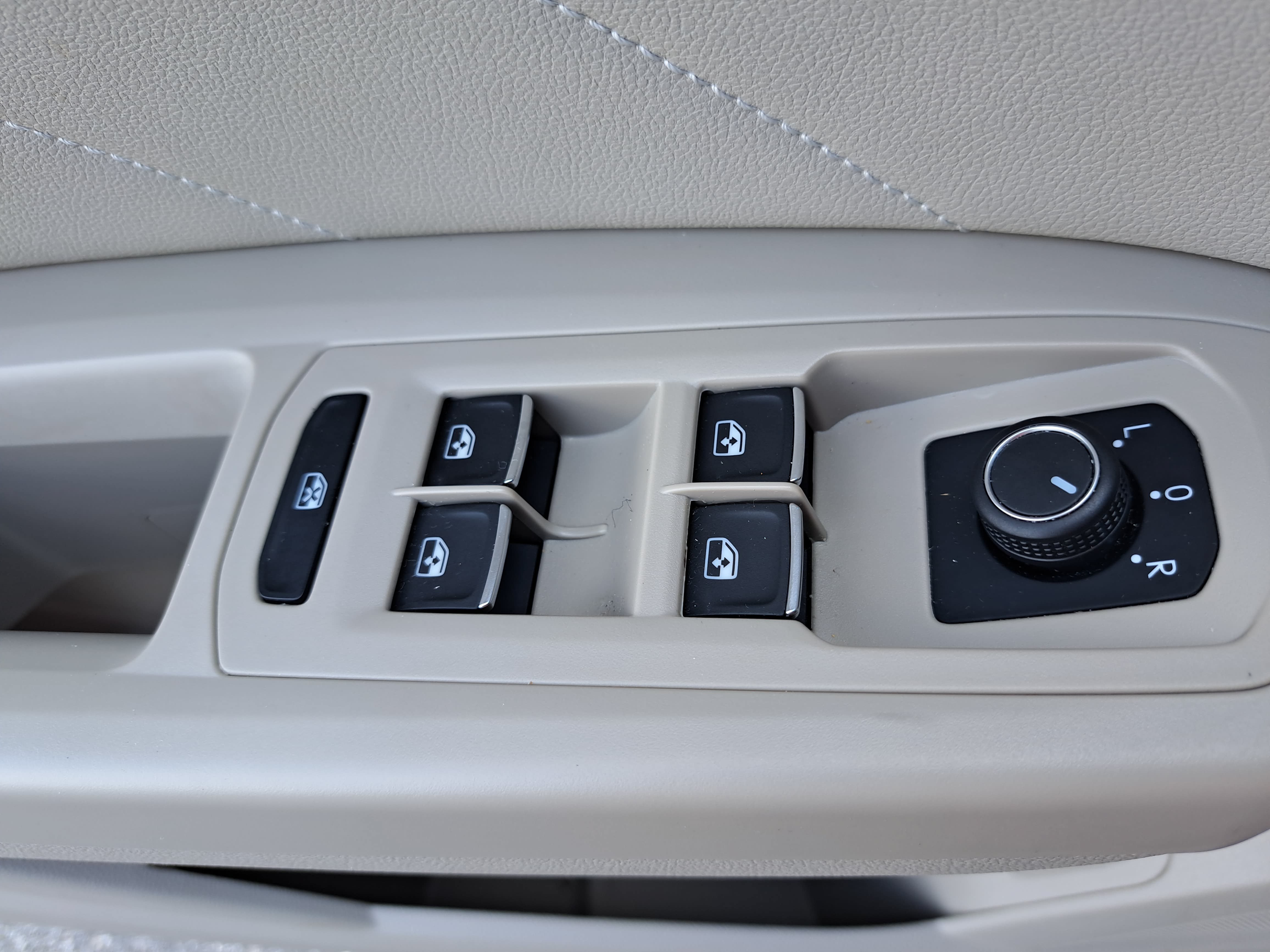 Used 2023 Volkswagen Atlas SE w/ Panoramic Sunroof Package FWD image 27