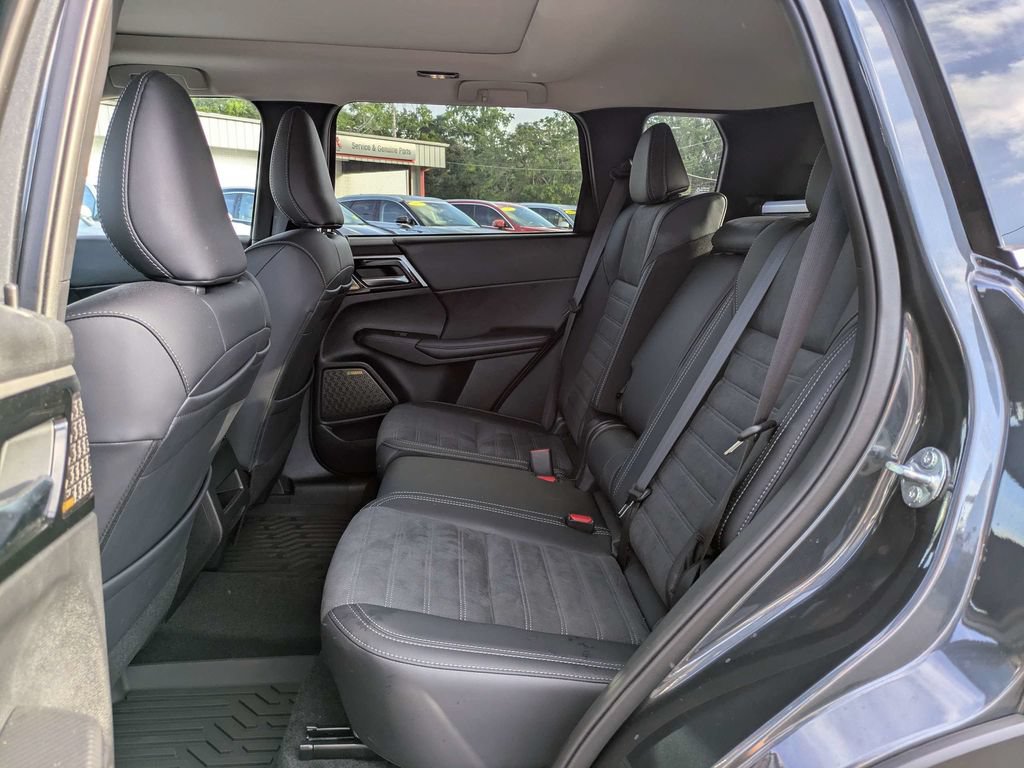 Used 2026 Mitsubishi Outlander SE FWD image 15