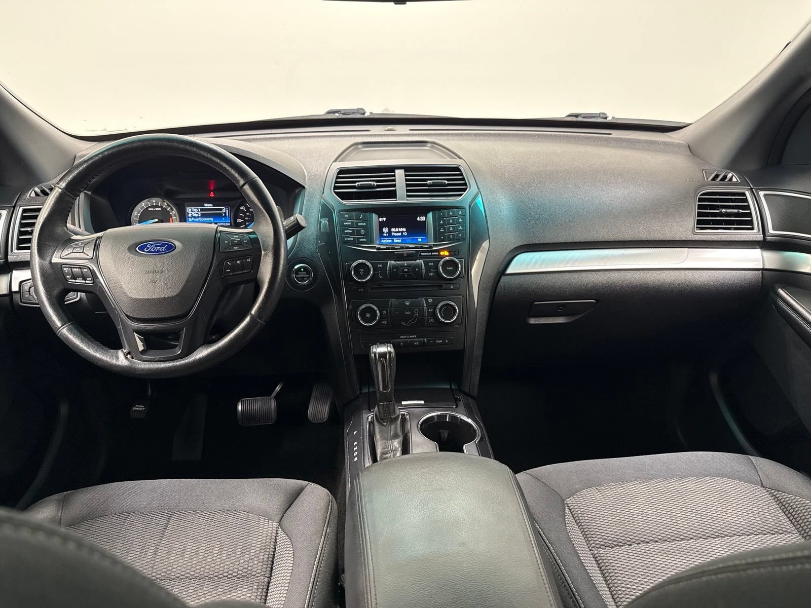 Used 2017 Ford Explorer XLT AWD/4WD image 23