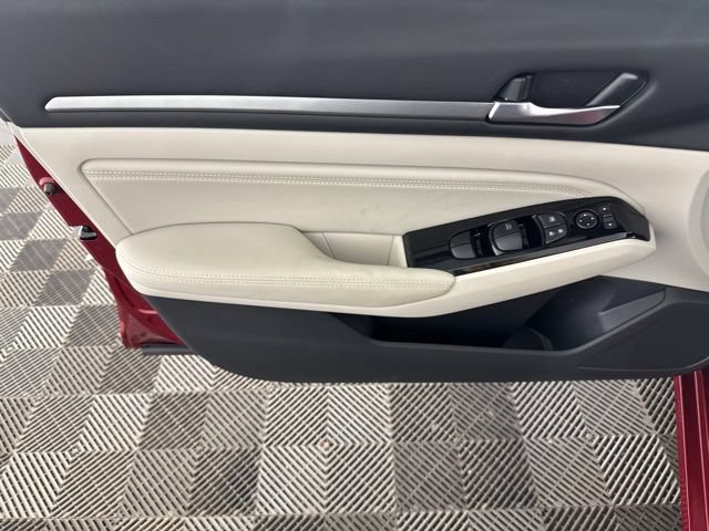 Used 2023 Nissan Altima 2.5 SL FWD image 18