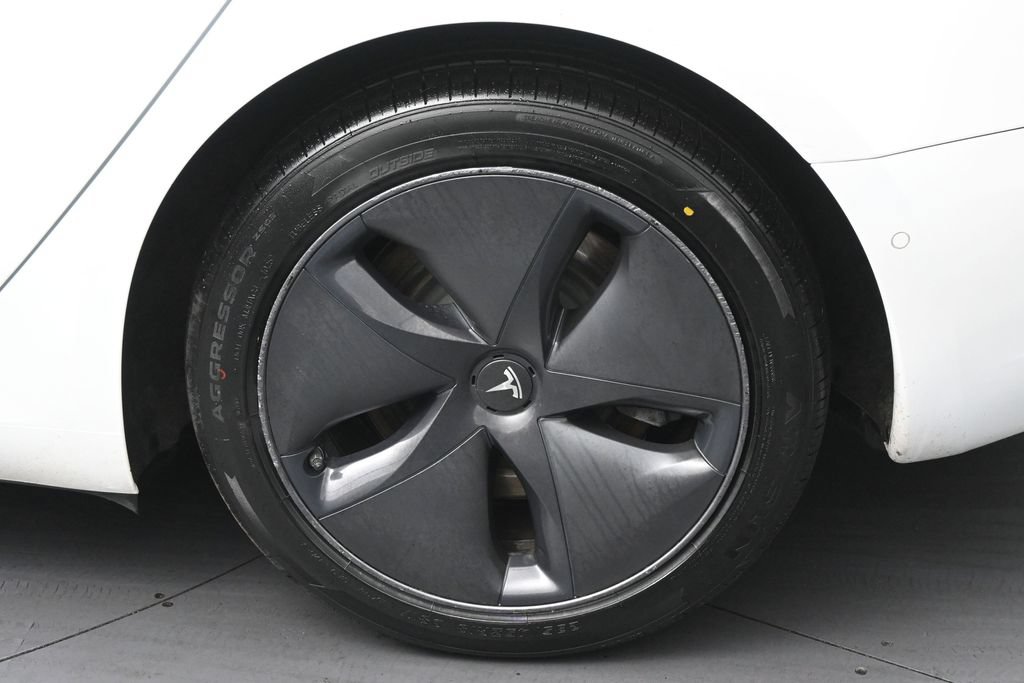 Used 2020 Tesla Model 3 Standard Range Plus RWD image 9