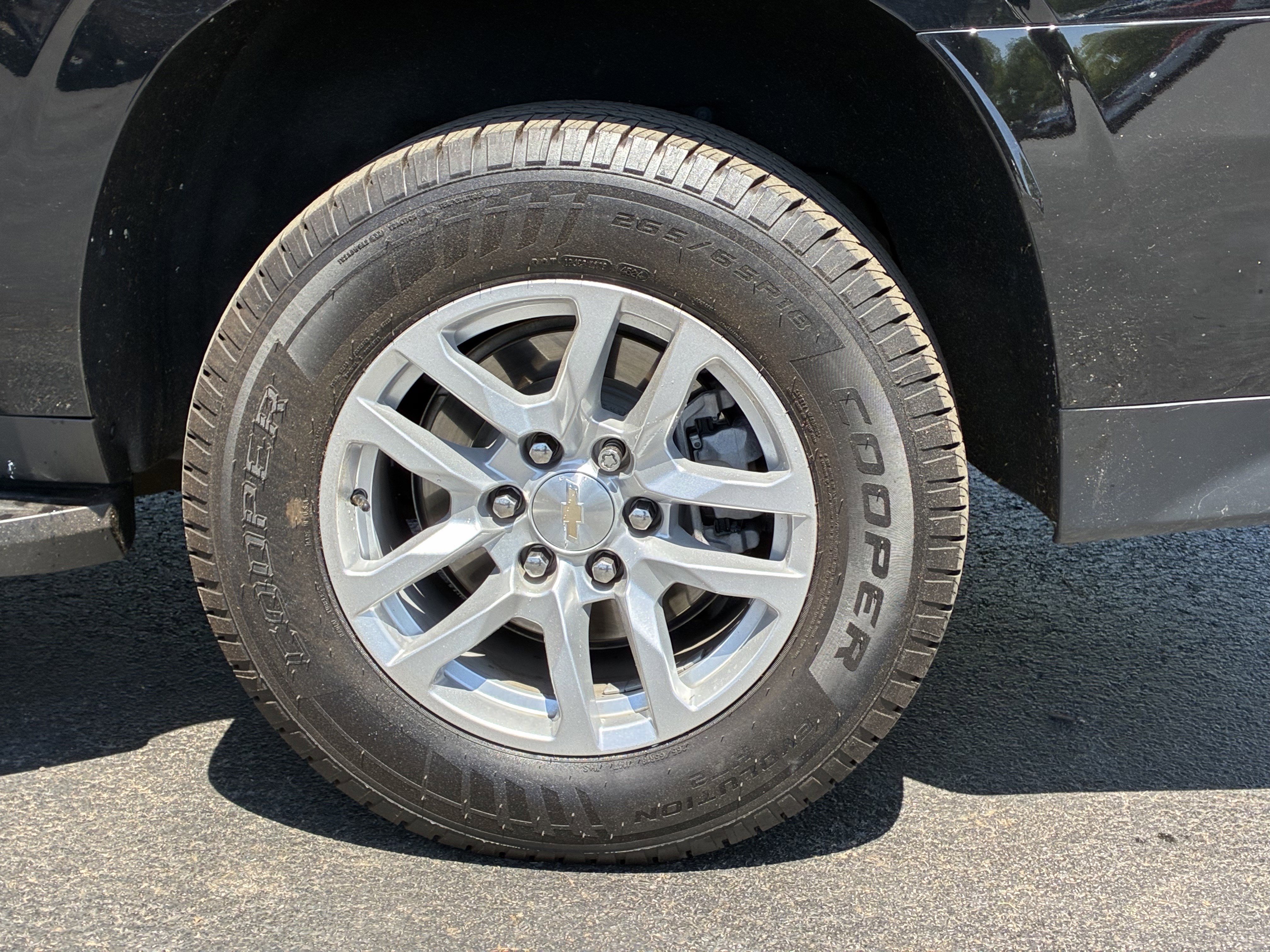 Used 2023 Chevrolet Suburban LT RWD image 10