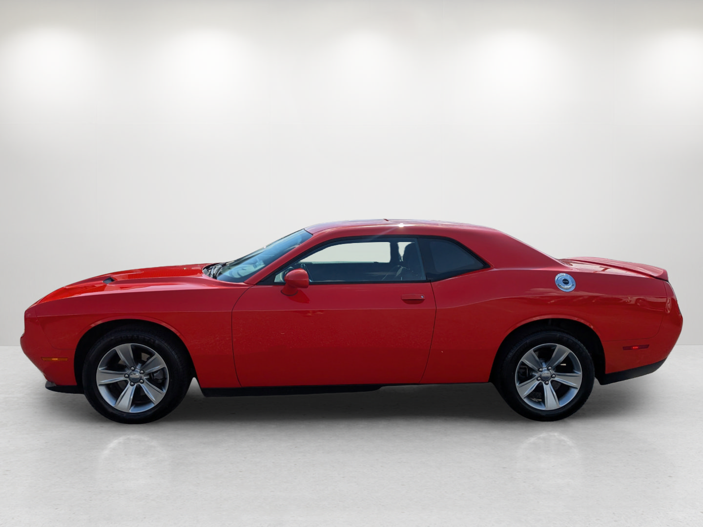 Used 2020 Dodge Challenger SXT RWD image 8