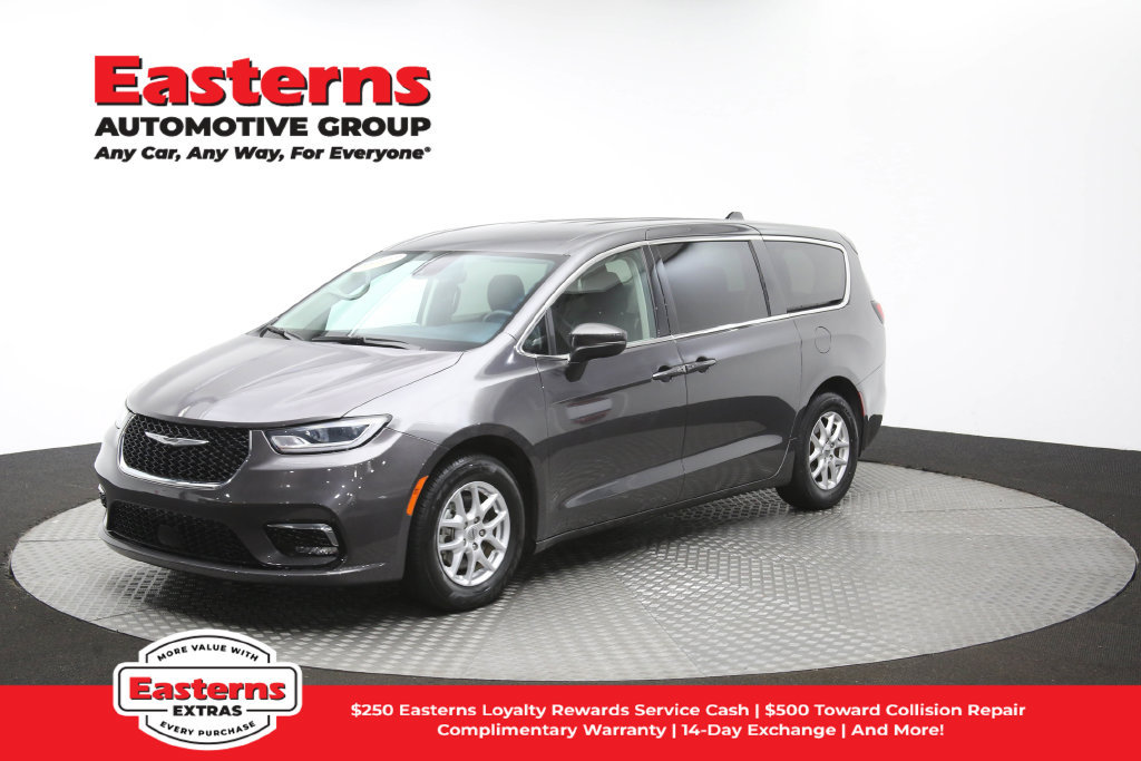 Used 2023 Chrysler Pacifica Touring-L FWD image 58