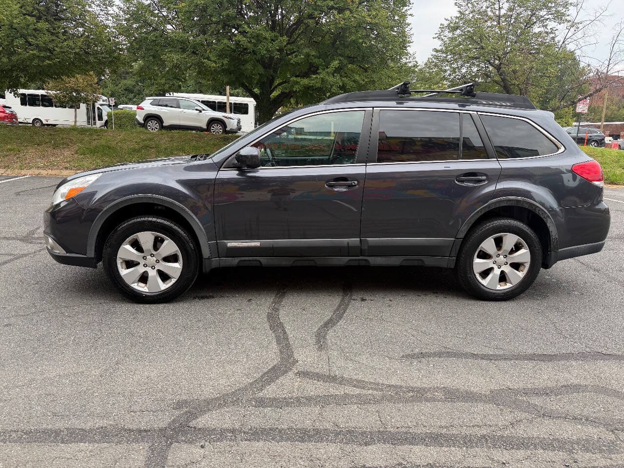 Used 2011 Subaru Outback 2.5i Premium AWD/4WD image 3