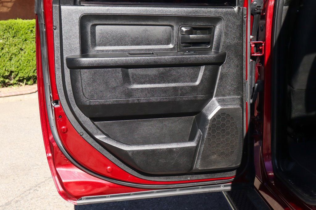 Used 2024 RAM 2500 Tradesman w/ Chrome Appearance Group image 33