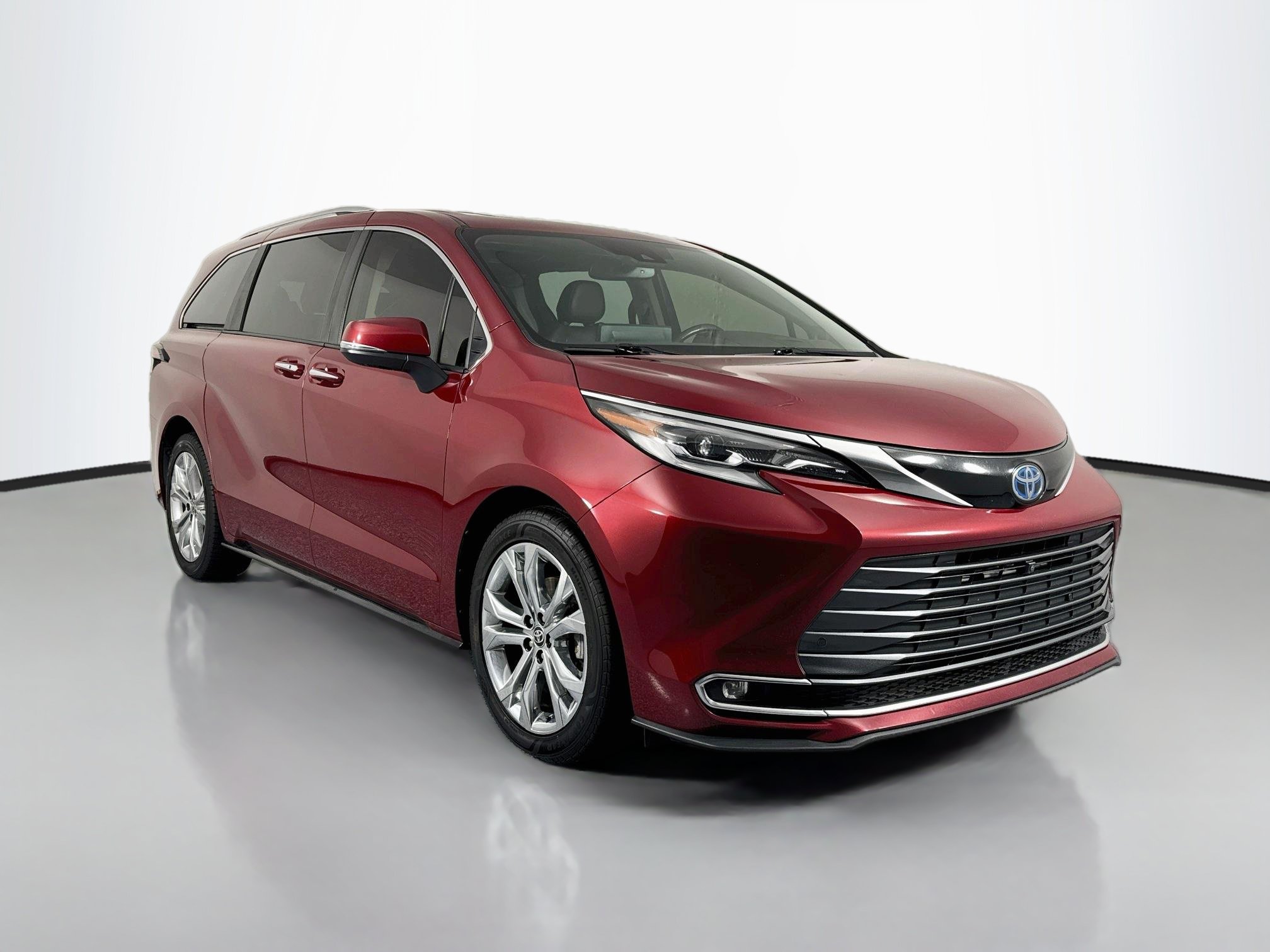 Used 2022 Toyota Sienna Platinum FWD image 3